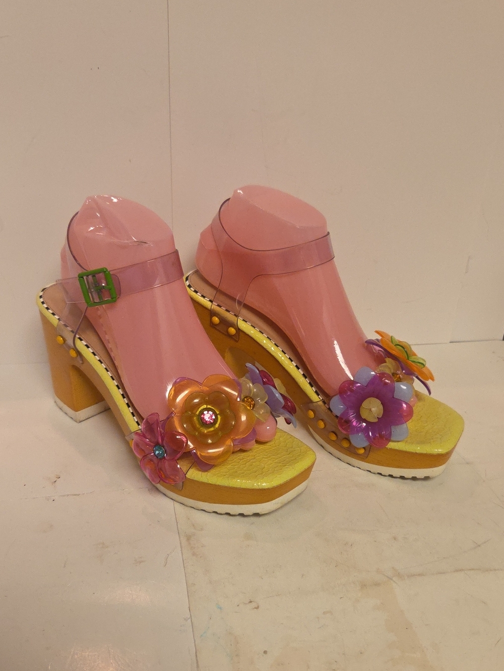 Sandalias de Plataforma Betsey Johnson Floryn - Flores 3D Y2K Retro.